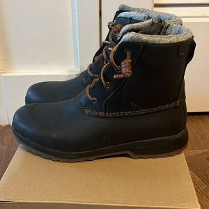 Sperry snow boots